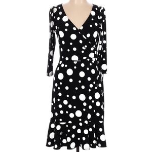 MAGGY LONDON Black and White Wrap Dress with V-Neck and 3/4 Sleeves polka dot 10
